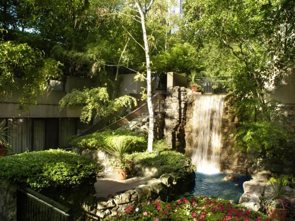 Sheraton Centre Toronto Hotel : photo 2 de la chambre chambre 2 lits queen-size supérieure - vue sur jardin