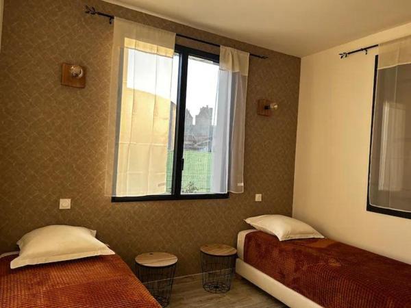 la porte medievale : photo 5 de la chambre chambre familiale - vue sur jardin