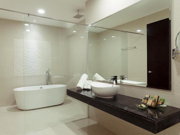 The Waterfront Hotel Kuching : photo 1 de la chambre brooke loft suite