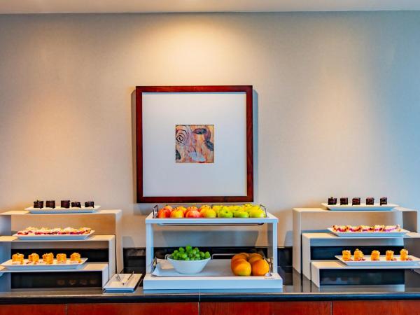 Grand Hotel Prague Towers - Czech Leading Hotels : photo 2 de la chambre suite premium avec accès au salon exécutif - vue sur ville