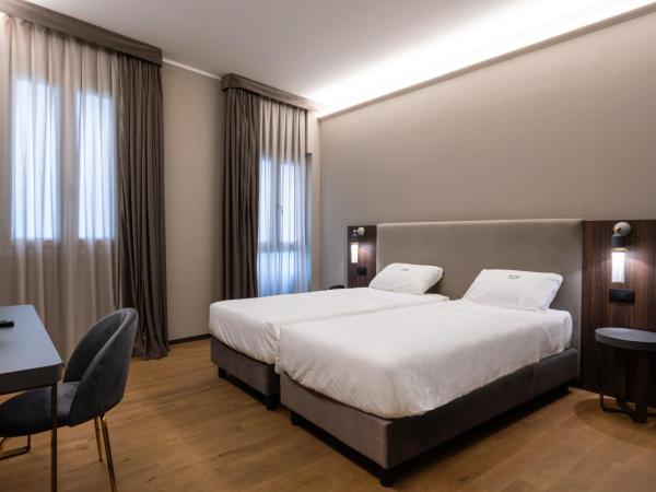 Hotel Touring : photo 1 de la chambre chambre double ou lits jumeaux