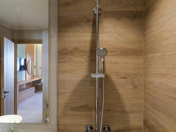 Arocaria Apartments : photo 9 de la chambre chambre double deluxe avec balcon