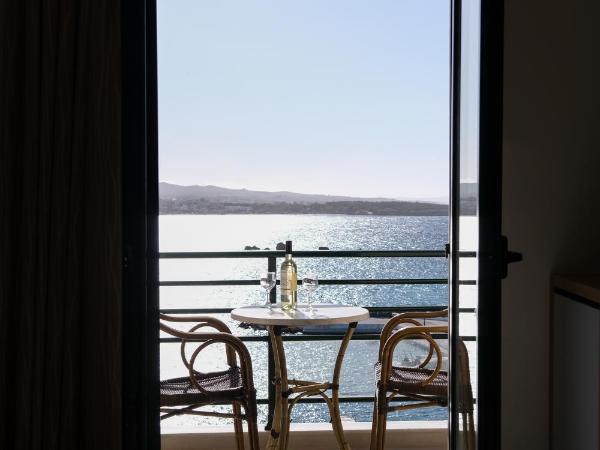 Arocaria Apartments : photo 7 de la chambre chambre lit king-size - vue sur mer