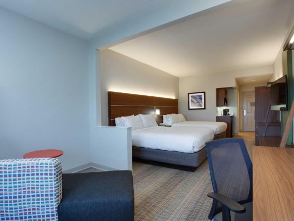 Holiday Inn Express & Suites Orlando International Airport, an IHG Hotel : photo 7 de la chambre chambre standard avec 2 lits queen-size