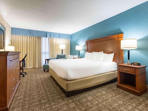 Pear Tree Inn St. Louis Near Union Station : photo 1 de la chambre chambre lit king-size deluxe - non-fumeurs