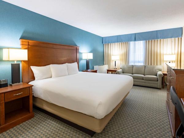 Pear Tree Inn St. Louis Near Union Station : photo 2 de la chambre deluxe king room - accessible, tub