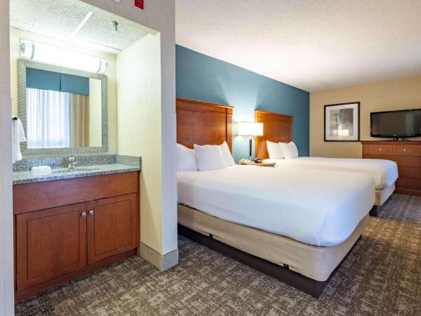 Pear Tree Inn St. Louis Near Union Station : photo 4 de la chambre suite lit queen-size de luxe avec canapé-lit - non-fumeurs