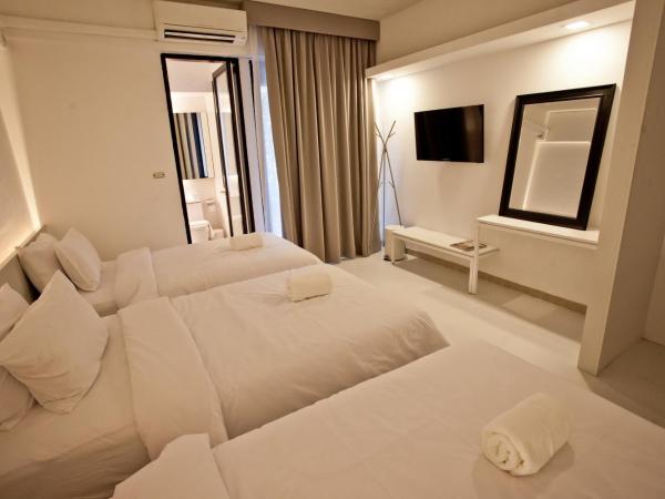 BED Phrasingh-Adults Only : photo 6 de la chambre chambre triple avec 1 lit double et 1 lit simple