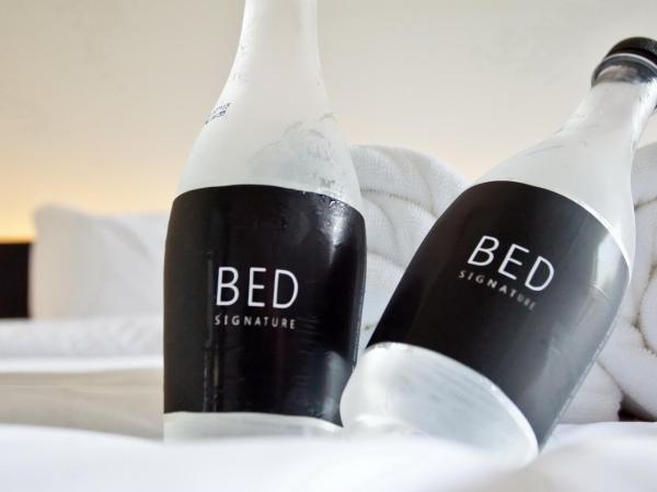 BED Phrasingh-Adults Only : photo 7 de la chambre chambre lits jumeaux standard avec accès à la piscine