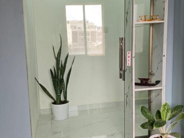 1BH with Pantry : photo 2 de la chambre suite - vue sur ville