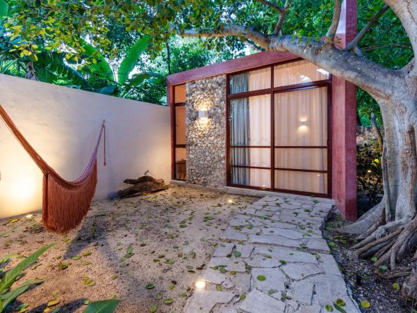 Casa Tuch. Suites independientes de diseño. Retiro de lujo, oasis de paz. : photo 7 de la chambre chambre double deluxe avec balcon
