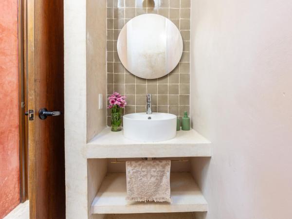 Casa Tuch. Suites independientes de diseño. Retiro de lujo, oasis de paz. : photo 10 de la chambre chambre double deluxe avec balcon