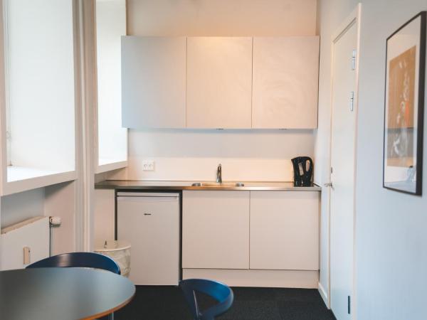 Danhostel Aarhus City : photo 3 de la chambre suite familiale pour 8 personnes avec kitchenette