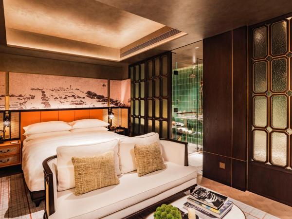 Hotel Central Macau : photo 2 de la chambre chambre lit queen-size avec balcon