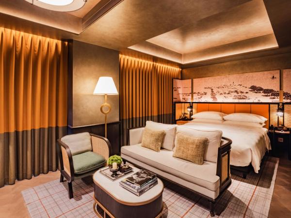 Hotel Central Macau : photo 4 de la chambre chambre lit queen-size avec balcon