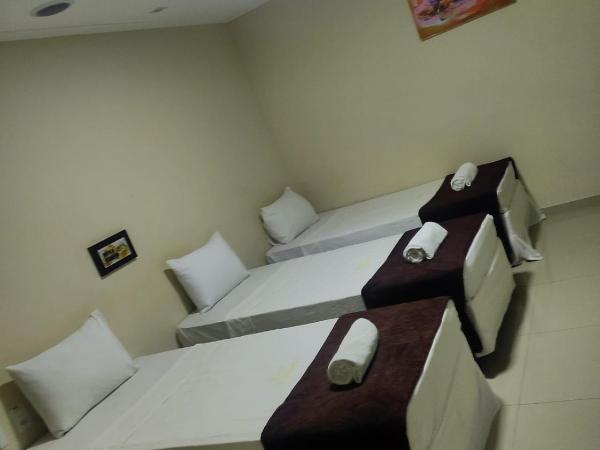 Hotel Aliança : photo 2 de la chambre chambre triple