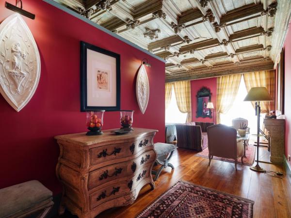 M Maison Particulière Porto : photo 3 de la chambre suite - vue sur ville