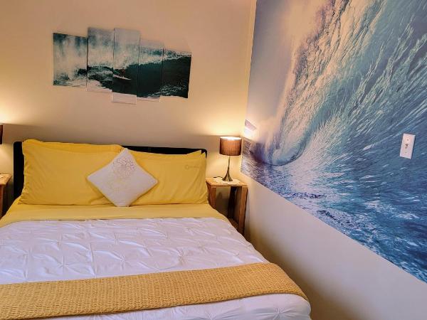 Kokomo INN Bed and Breakfast Ottawa-Gatineau's Only Tropical Riverfront B&B on the National Capital Cycling Pathway Route Verte #1 - for Adults Only - Chambre d'hôtes tropical aux berges des Outaouais BnB #17542O : photo 8 de la chambre suite lit queen-size – vue sur mer