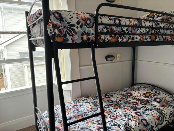 Worldwide Backpackers : photo 2 de la chambre lit dans un dortoir de 4 lits