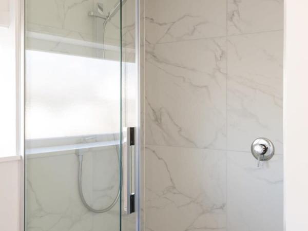 Stay Coastal - Apartments : photo 5 de la chambre appartement avec balcon