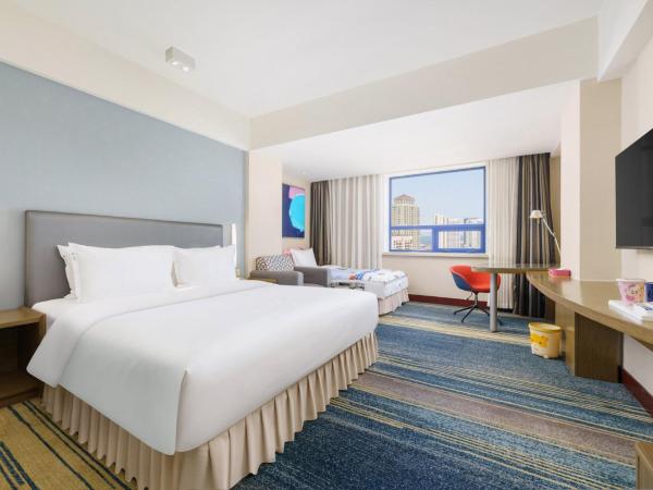 Holiday Inn Express City Centre Dalian, an IHG Hotel : photo 5 de la chambre standard queen room with queen and single bed
