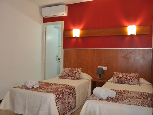 Hostal - Pensión El Amigo : photo 1 de la chambre chambre double ou lits jumeaux Économique