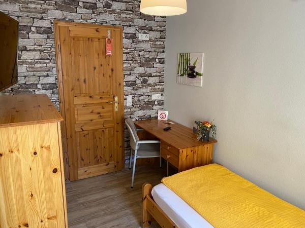 Hotel Gute Nacht : photo 2 de la chambre chambre simple avec salle de bains privative