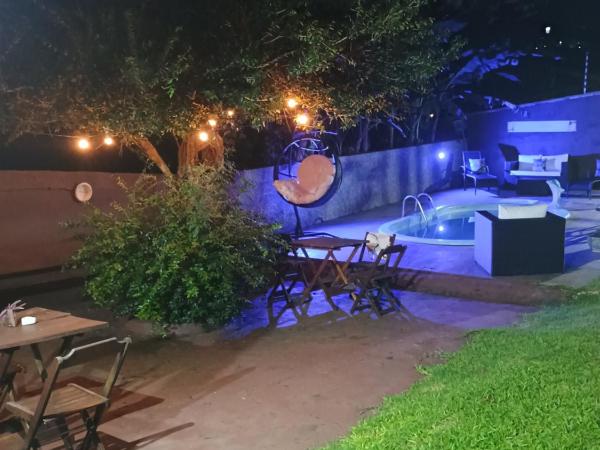 Namorada Brava Guest House : photo 6 de la chambre chambre double - vue sur jardin