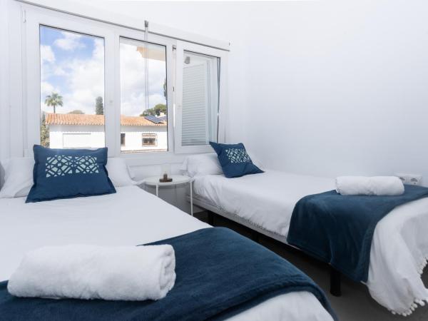 San Miguel 34 Rooms : photo 1 de la chambre chambre lits jumeaux avec salle de bains commune