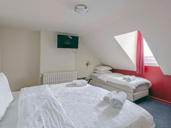 Hotel Rubenshof : photo 2 de la chambre chambre triple mansardée basique avec salle de bains commune