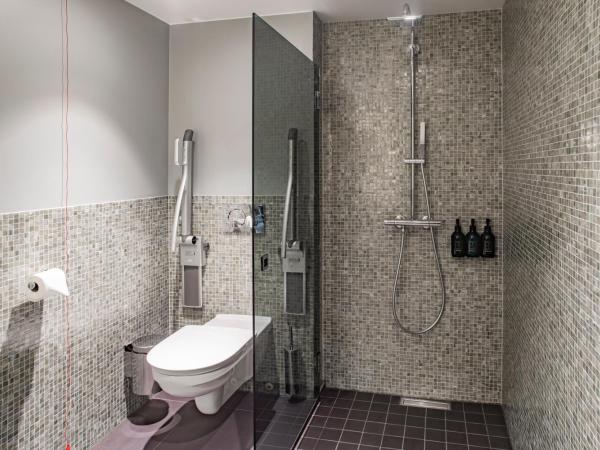 Hotel Norge by Scandic : photo 6 de la chambre chambre lits jumeaux de luxe avec vue sur le parc