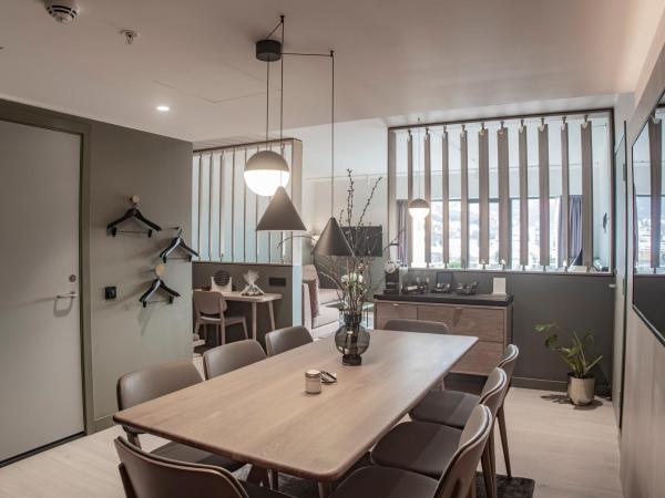 Hotel Norge by Scandic : photo 8 de la chambre suite principale avec balcon - vue sur lac