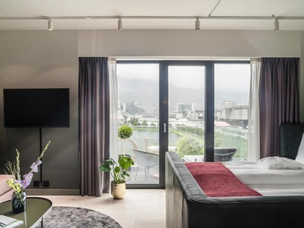 Hotel Norge by Scandic : photo 5 de la chambre suite principale avec balcon - vue sur lac