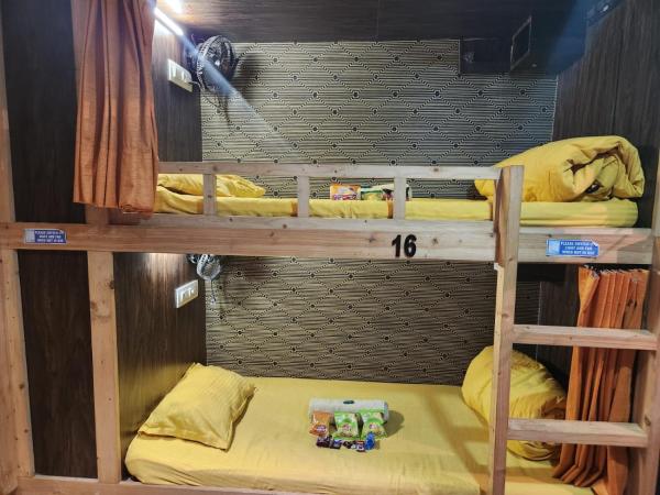 Sinhassan dormitory hostel Juhu : photo 2 de la chambre dortoir mixte de 10 lits