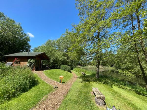 Acorn Glade Glamping : photo 9 de la chambre bluebell log cabin