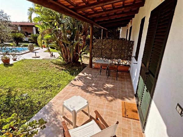 Case Vacanze Le Buganville : photo 9 de la chambre appartement 1 chambre - vue sur piscine