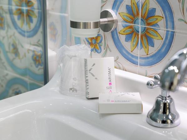 REDDIMUS Guest House : photo 2 de la chambre chambre double deluxe avec baignoire