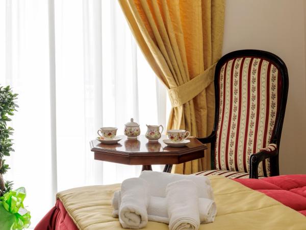 REDDIMUS Guest House : photo 10 de la chambre suite avec baignoire spa