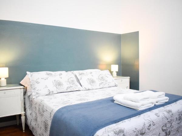 LOPEZ Hostel & Suites : photo 9 de la chambre chambre double avec salle de bains privative