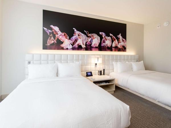 HALL Arts Hotel Dallas, Curio Collection by Hilton : photo 2 de la chambre chambre avec 2 grands lits queen-size