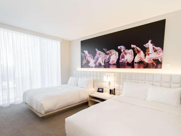 HALL Arts Hotel Dallas, Curio Collection by Hilton : photo 3 de la chambre chambre supérieure avec 2 lits queen-size