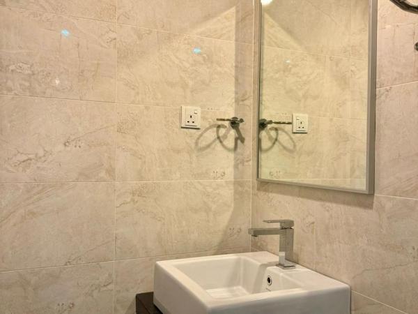 Chariton Hotel Nusa Bestari : photo 5 de la chambre chambre standard lit queen-size