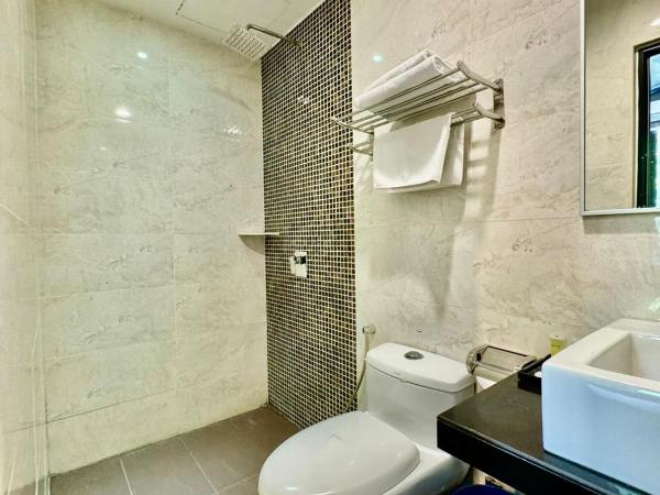 Chariton Hotel Nusa Bestari : photo 4 de la chambre chambre standard lit queen-size