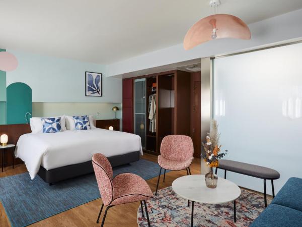 voco Madrid Retiro, an IHG Hotel : photo 3 de la chambre suite lit king-size avec canapé-lit