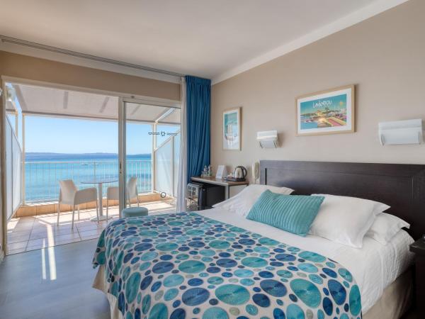 Roc Hotel - Hôtel 4 étoiles les pieds dans l'eau : photo 1 de la chambre chambre double avec balcon - vue sur mer