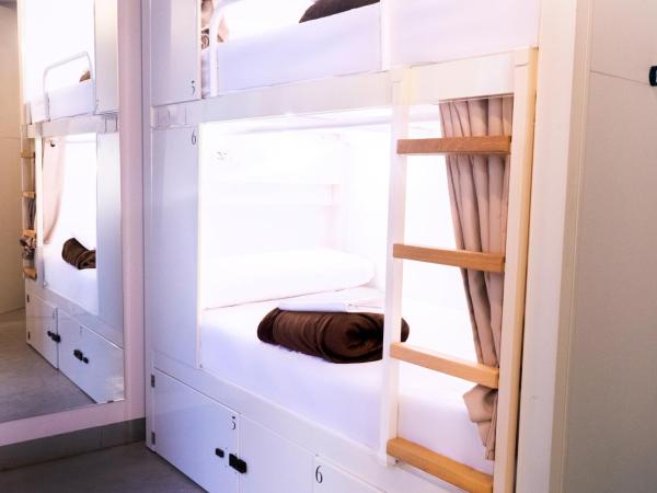 Black Swan Hostel Granada : photo 6 de la chambre lit dans dortoir mixte de 6 lits