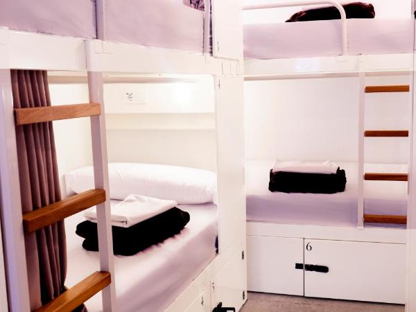 Black Swan Hostel Granada : photo 6 de la chambre lit dans dortoir pour femmes de 10 lits