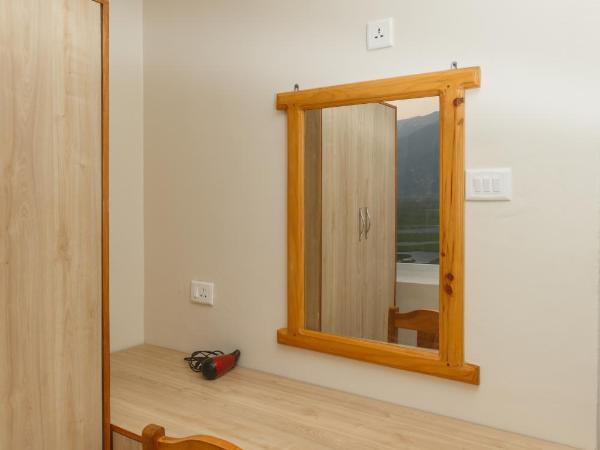 Samiyog Tourist Resort : photo 5 de la chambre chambre familiale - vue sur lac