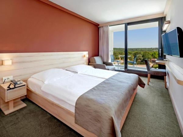 Hotel Materada Plava Laguna : photo 5 de la chambre classic room with balcony park side - extra bed