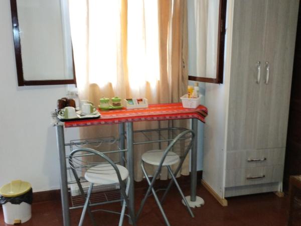 Lo de Su : photo 6 de la chambre chambre triple avec salle de bains commune